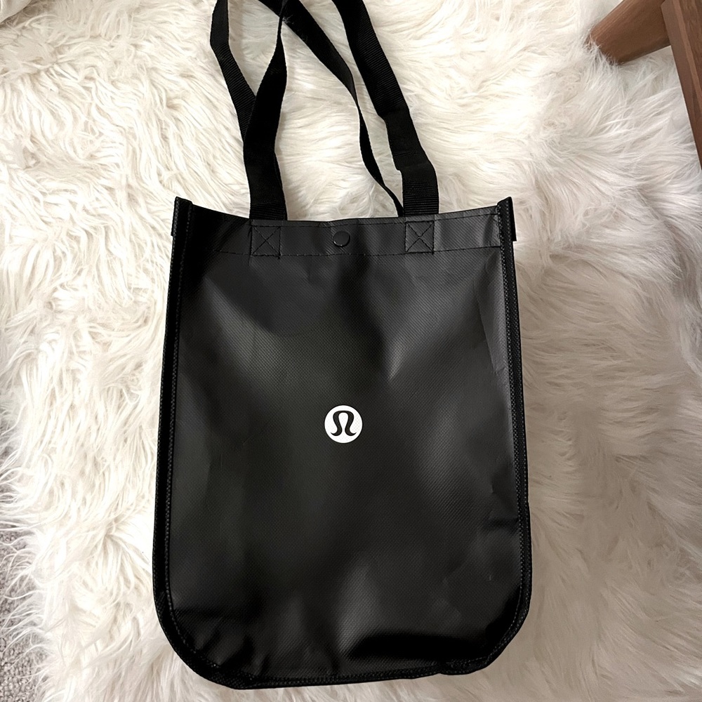 Lululemon shopping bag